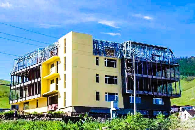 重鋼結(jié)構(gòu)別墅多少錢一個平方？及其建造流程